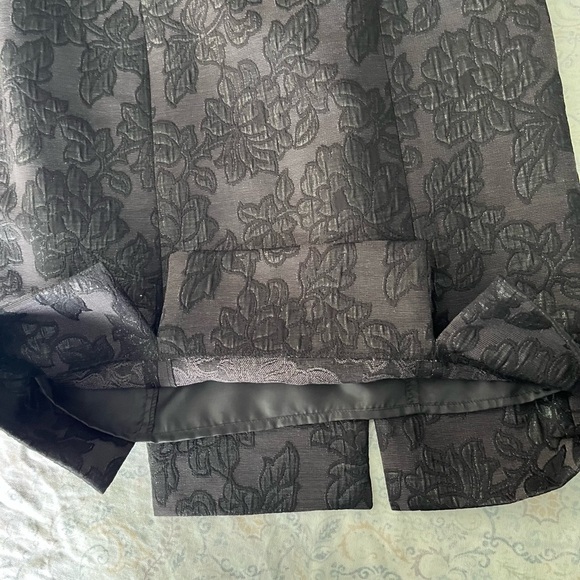 Evan Picone Black Sleeveless Sheath Mini Dress with textured floral - Picture 12 of 13